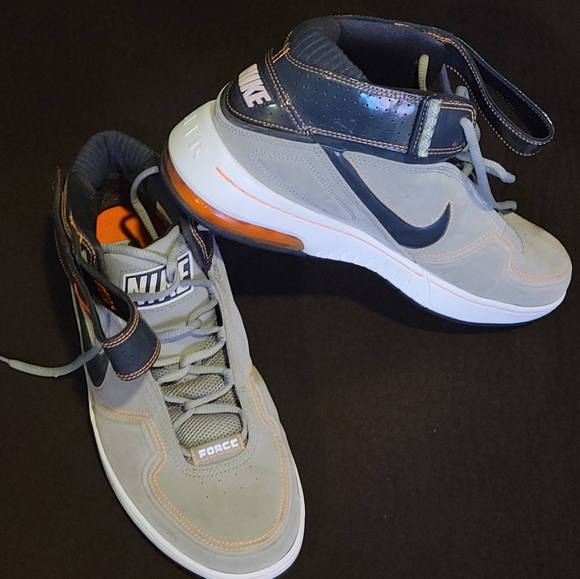 NIKE SPECIAL EDITION - RARE - Picture 2 of 9